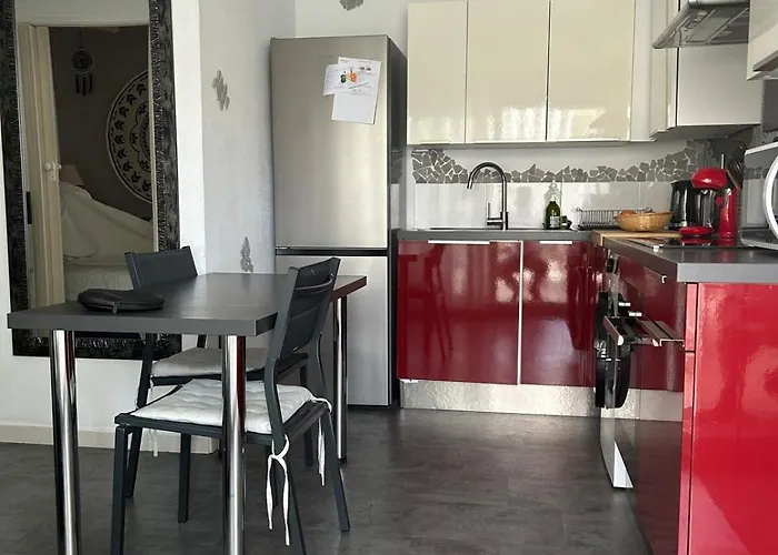 Апартаменты The Contemporary Of The Marina *